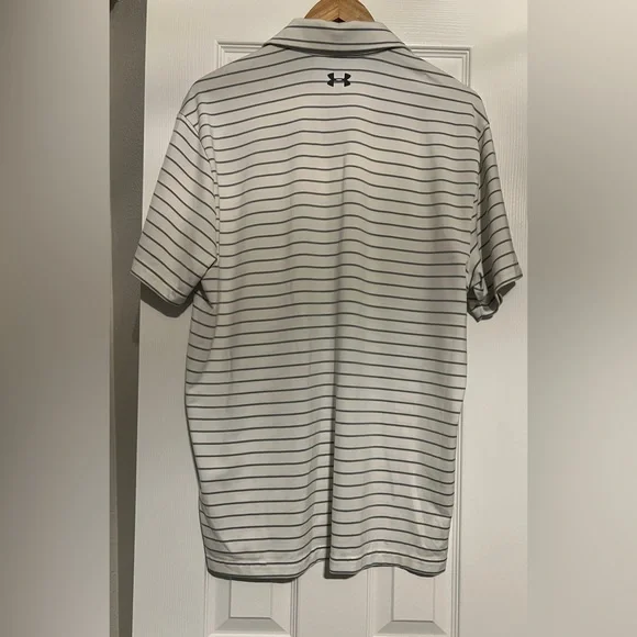 UNDER ARMOUR LIKE NEW! MEN’S PLAYOFF POLO IN GRAY & WHITE STRIPED SIZE MEDIUM - Picture 3 of 5